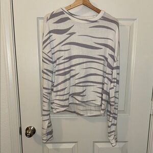 copper closet super soft purple and white zebra print sweater size Large